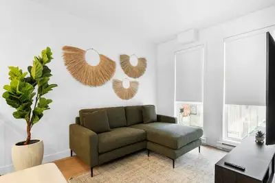 Image de 3 bedroom - Spacious New 3bdr in Habitat Plateau by Denstays