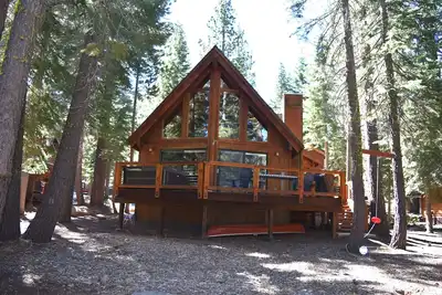 Image de Enchanting Chalet on the 16th fairway of Tahoe Donner