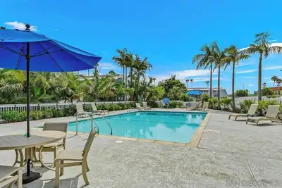 Image de Charming Coronado Condo with Pool and jacuzzi, Walk to beach!