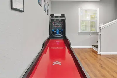 Image de The Redbud Retreat - 1920's Renovated Home!