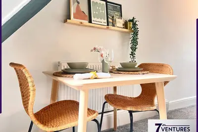 Image de Modern Cosy House - 2 bed 2 bath - 5 mins from Royal Liverpool hospital