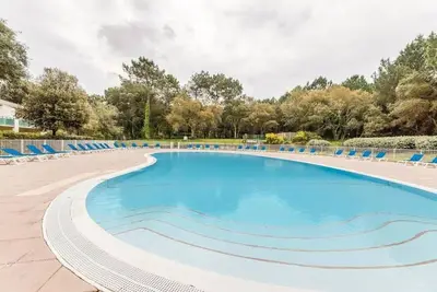 Image de Soustons plage -Appartement deux pièces dans résidence avec piscine au milieu des pins et. . .