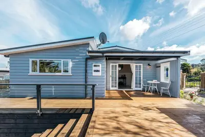 Image de Pohutukawa Cottage - the perfect spot for a relaxing break on Waiheke Island