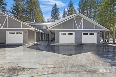 Image de The most affordable winter adventure stay in McCall!