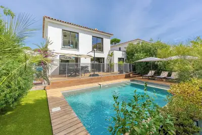 Image de Family-Friendly Villa with Pool & Garden