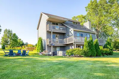 Image de Cozy Winter ❄️ Vibes | Hot Tub*Fire Pit*Game Room*Coffee Bar*Stunning Sunsets!