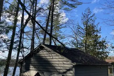 Image de Beautiful Waterfront Cottage Buckhorn Huge Dock Lots Beds & Parking Wifi No Fees