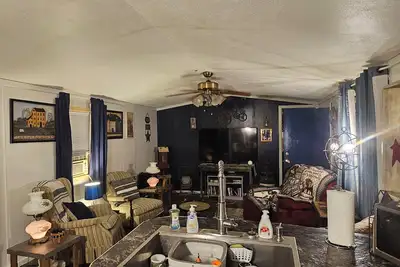 Image de 2bedroom mobile home in peaceful Ironton with Ac has front door back door camera