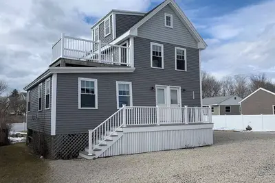 Image de The Beach Plum Cottage Upstairs Apartment ~ Ocean Views ~ Steps to the Beach! .