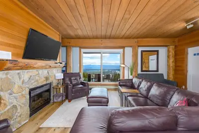 Image de Big White Basecamp | Slope Access + Modern Comfort