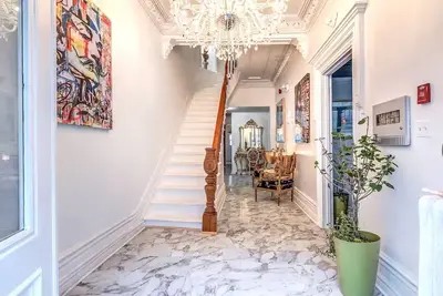 Image de Old Montréal Upscale Mansion 8 Full Insuite Bdr