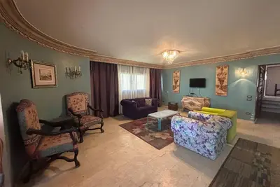 Image de 3-bedroom apartment in cool Cairo Governorate with WiFi, Ac