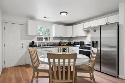 Image de Cozy Lake Escape 2-bedroom house with WiFi, Ac in delightful Clearlake