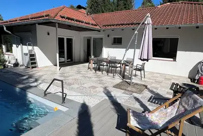 Image de Stylish country house with pool in Weinheim-Oberflockenbach - quiet, in the countryside