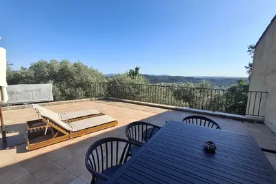 Image de À 3 Minutes du Centre! Villa Vue Panoramique, Piscine, Mazet en Pierre & Jardin