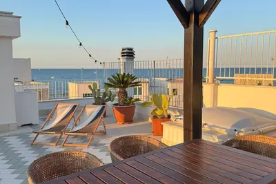 Image de Villa with sea view terrace, garden a few meters from the center and the waterfront