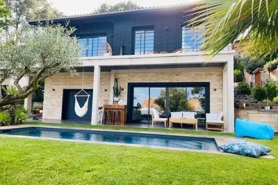 Image de Villa luxe avec vue imprenable sur le lac avec piscine