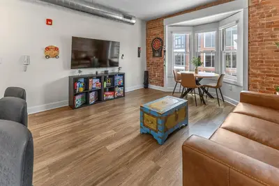 Downtown Indy - Famous Mass Ave with Balcony