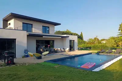 Image de Villa Classe et Calme. Convient aux familles