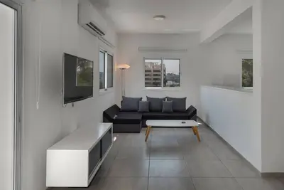 Phaedrus Living: City View Flat Harbour 04