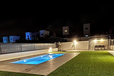 Image de House Roda de Berà, private swimming pool, garden, Bbq, parking