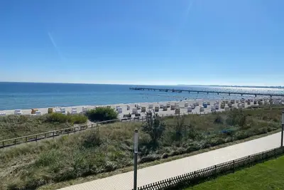 Image de 4 pers. vacation apartment directly on the Baltic Sea beach Großenbrode with panoramic sea view