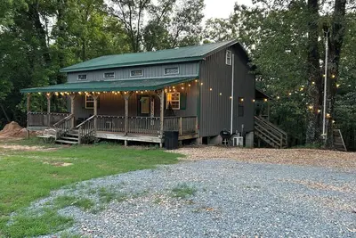 Image de 2 bedroom plus loft cabin near lake, trails with Ac, Wi-Fi slp 9