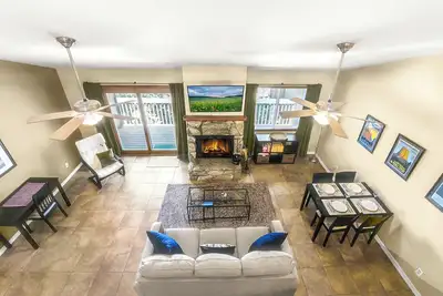 Image de *Just Listed* Woodlands Villa by the Country Club!