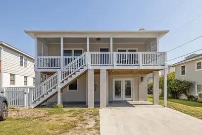 Image de Buddy's Sandcastle, upscale beach destination with an old beachtown vibe