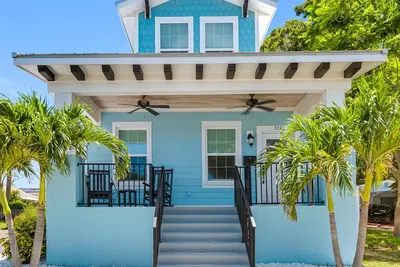 Image de Tarpon Tides Cottage - Walking Distance to the Sponge Docks & Downtown!
