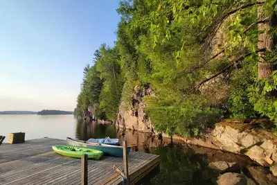 Image de Waterfront New and Modern 3 bedroom cottage with WiFi and Ac