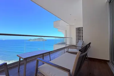 Image de Live the luxury of the sea with rooftop amenities in Zona Dorada