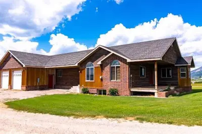 Image de 5-bedroom farmhouse near Thayne with WiFi, Near Yellowstone & Grand Teton Parks.