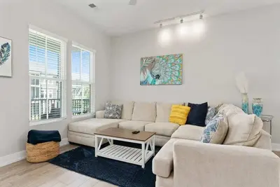 Image de One Tree Hill Townhouse - Downtown w/Garage!