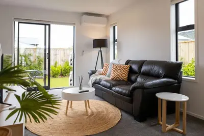 Image de Hillside Haven: Trentham Escape