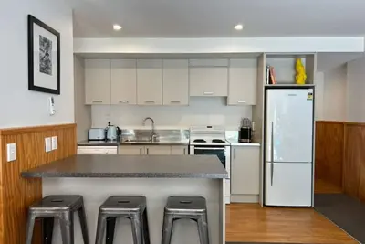 Image de Spacious Suburban Hideaway