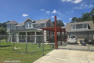 Image de Enchanting 4-bedroom house with Ac in Cleveland