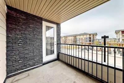 Image de Welcome to your  Vacation Home in the heart of Legacy Se, Calgary.