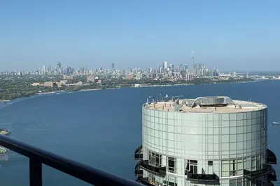Image de Two Bed Waterfront Condo w/Incredible Views of Downtown Toronto