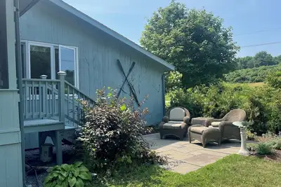 Image de Lakeside retreat on Thompsons Point, private outdoor shower