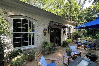 Image de Beautiful 1-bedroom spacious cottage with everything you need in Greensboro, Nc