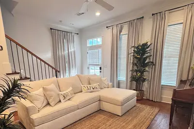 Image de Stylish House near the Square