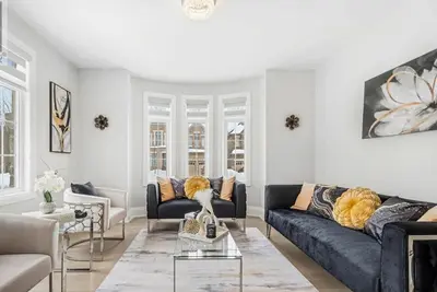 Image de Modern Spacious 4-bedroom house with WiFi, Ac in Brampton