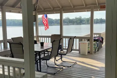 Image de Charming 3 Bedroom Home with Dock on Lake Murray in Prosperity