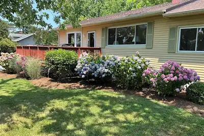 Image de Cozy and modern Bayfront home with. large kitchen, private pier and hispeed WiFi