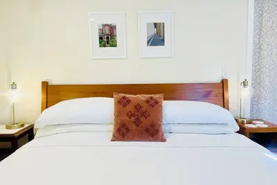 Image de Private King Suite, Mins to Bna, Downtown