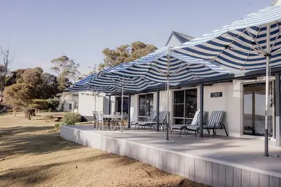 Image de Cliff-Top Retreat | Ocean Views