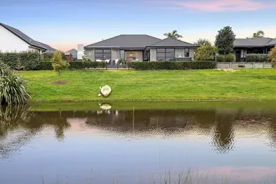 Image de Waterway Coastal Beach Retreat!