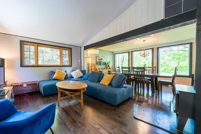 Image de Shack Rustic Chic Chalet  Spa, Firepit, Near Lake Access