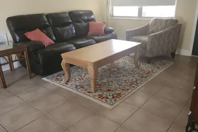 Image de Fully furnished 2-bed/ 1Bath house near hospitals and beaches/newly updated